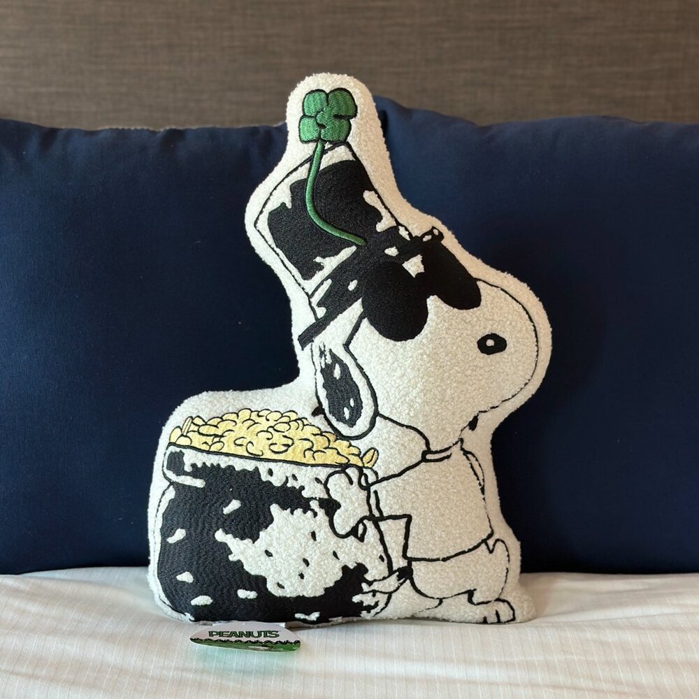 Peanuts Snoopy St. Patrick’s Day Sherpa Throw Pillow | Snoopy with pot of gold